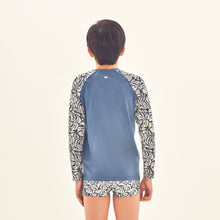 Cargar imagen en el visor de la galería, Model Back: Uv Line Rash Guard Rash Guard Kids Costela Aco Off White Upf50+