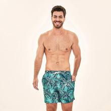 Cargar imagen en el visor de la galería, Model Front: Uv Line Swim Shorts Short Acqua Coqueiros Turquesa Upf50+