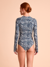 Cargar imagen en el visor de la galería, Model Back: Uv Line One-Piece Swimsuit Macae Tie Dye Blue Upf50+