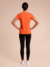 Cargar imagen en el visor de la galería, Model Back: Uv Line Beach Top T-Shirt Uvpro Fem Pitanga Upf50+