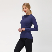 Cargar imagen en el visor de la galería, Image 02: Uv Line Rash Guard Longsleeve Uvpro Fem Navy Blue Upf50+