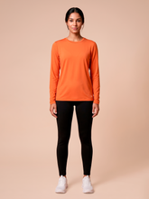 Cargar imagen en el visor de la galería, Model Front: Uv Line Rash Guard Longsleeve Uvpro Fem Pitanga Upf50+