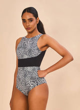 Cargar imagen en el visor de la galería, Model Front: Uv Line One-Piece Swimsuit Verena Asas Upf50+