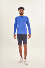 Cargar imagen en el visor de la galería, Model Front: Uv Line Rash Guard Longsleeve Uvpro Brasil Masc Cobalto Upf50+