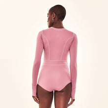 Cargar imagen en el visor de la galería, Model Back: Uv Line One-Piece Swimsuit Macae Malva Upf50+