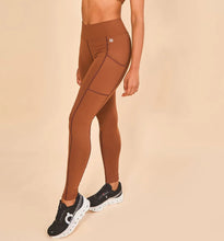 Cargar imagen en el visor de la galería, Gallery: Uv Line Fitness Bottom Legging Fit Aspen Brown Upf50+