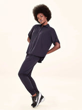 Cargar imagen en el visor de la galería, Model Front: Uv Line Shirtdress Shirt Copa Black Upf50+