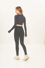 Cargar imagen en el visor de la galería, Model Back: Uv Line Fitness Bottom Legging Fit Aspen Black Upf50+
