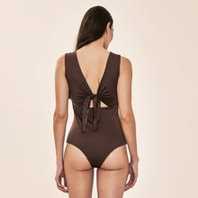 Cargar imagen en el visor de la galería, Image 07: Uv Line One-Piece Mirela Coqueiros Bege Upf50+