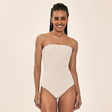 Cargar imagen en el visor de la galería, Model Front: Uv Line One-Piece Duna Bandeau Upf50+