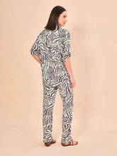 Cargar imagen en el visor de la galería, Model Back: Uv Line Shirtdress Shirt Copa Fauna Upf50+