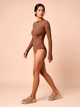 Cargar imagen en el visor de la galería, Image 03: Uv Line One-Piece Long Sleeve Swimsuit Macae Brown Upf50+