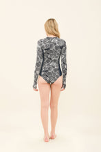 Cargar imagen en el visor de la galería, Model Back: Uv Line One-Piece Swimsuit Macae Dahlia Navy Blue Upf50+