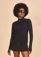Cargar imagen en el visor de la galería, Model Front: Uv Line Rash Guard Jacket Fem New Fit Black Upf50+
