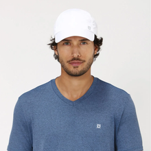 Cargar imagen en el visor de la galería, Model Front: Uv Line Caps Cap Uv Pro Masc White Upf50+