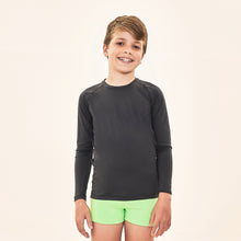 Cargar imagen en el visor de la galería, Model Front: Uv Line Rash Guard Acqua Qr Code Preto Upf50+