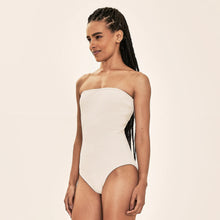 Cargar imagen en el visor de la galería, Image 02: Uv Line One-Piece Duna Bandeau Upf50+