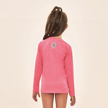 Cargar imagen en el visor de la galería, Model Back: Uv Line Rash Guard Acqua Qr Code Chiclete Fluor Upf50+