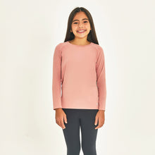 Cargar imagen en el visor de la galería, Model Front: Uv Line Rash Guard Longsleeve Uprpo Inf Rose Upf50+