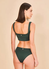 Cargar imagen en el visor de la galería, Model Back: Uv Line Set Set Fit Color Green Cactus Upf50+