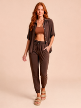 Cargar imagen en el visor de la galería, Model Front: Uv Line Shirtdress Shirt Copa Brown Upf50+