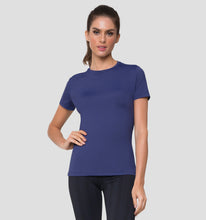 Cargar imagen en el visor de la galería, Model Back: Uv Line Fitness Top Uvpro Br Mc Marinho Fem