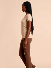 Cargar imagen en el visor de la galería, Image 03: Uv Line Rash Guard Longsleeve Fem New Fit Sand Upf50+