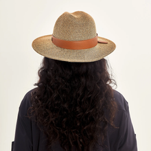 Cargar imagen en el visor de la galería, Model Back: Uv Line Fedora Hat Hat Giovana Imp Fem Mescla Upf50+