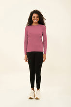 Cargar imagen en el visor de la galería, Model Front: Uv Line Rash Guard Camiseta Uvpro Br Ml Malva Upf50+