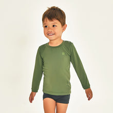Cargar imagen en el visor de la galería, Model Front: Uv Line Rash Guard Longsleeve Baby Verde Militar Upf50+