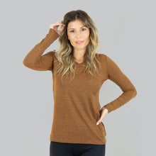 Cargar imagen en el visor de la galería, Model Front: Uv Line Fitness Top Sport Fit Fem Ml Amarelo Msc Upf50+