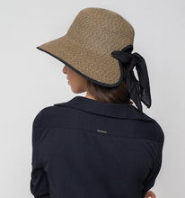 Cargar imagen en el visor de la galería, Model Back: Uv Line Floppy Hat Hat Santorini Imp Fem Mescla Upf50+
