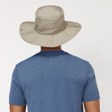 Cargar imagen en el visor de la galería, Model Back: Uv Line Floppy Hat Safari Kaki Upf50+
