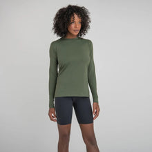 Cargar imagen en el visor de la galería, Image 02: Uv Line Rash Guard Longsleeve Uvpro Fem Verde Militar Upf50+
