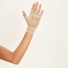 Cargar imagen en el visor de la galería, Image 04: Uv Line Glove Short Gloves Uni Beige Upf50+
