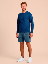Cargar imagen en el visor de la galería, Model Front: Uv Line Rash Guard Longsleeve Uvpro Masc Cobalt Upf50+
