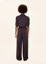 Cargar imagen en el visor de la galería, Model Back: Uv Line Beach Trousers Pantalona Preto Upf50+
