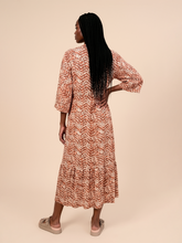 Cargar imagen en el visor de la galería, Model Back: Uv Line Shirtdress Long Shirtdress Tie Dye Pitanga Upf50+
