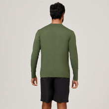 Cargar imagen en el visor de la galería, Model Back: Uv Line Rash Guard Longsleeve Uvpro Verde Militar Upf50+
