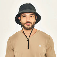 Cargar imagen en el visor de la galería, Model Front: Uv Line Bucket Hat Bucket Colors Preto Upf50+
