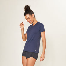 Cargar imagen en el visor de la galería, Image 02: Uv Line Fitness Top Sport Fit Fem Marinho Upf50+
