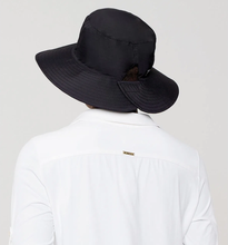 Cargar imagen en el visor de la galería, Model Back: Uv Line Bucket Hat Hat California Nac Fem Black Upf50+
