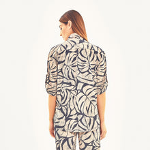 Cargar imagen en el visor de la galería, Model Back: Uv Line Beach Top Shirt Copa Costela Off White Upf50+
