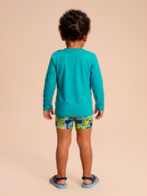 Cargar imagen en el visor de la galería, Model Back: Uv Line Rash Guard Longsleeve Baby Green Sea Upf50+
