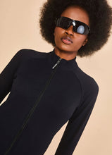 Cargar imagen en el visor de la galería, Image 05: Uv Line Rash Guard Jacket Fem New Fit Black Upf50+
