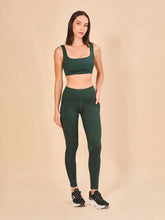 Cargar imagen en el visor de la galería, Model Front: Uv Line Fitness Bottom Legging Fit Aspen Green Cactus Upf50+
