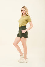 Cargar imagen en el visor de la galería, Image 03: Uv Line Fitness Bottom Short Race Verde Militar Upf50+
