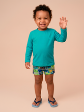 Cargar imagen en el visor de la galería, Model Front: Uv Line Rash Guard Longsleeve Baby Green Sea Upf50+

