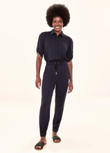 Cargar imagen en el visor de la galería, Model Front: Uv Line Beach Trousers Pants Fem Basic Black Upf50+
