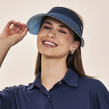 Cargar imagen en el visor de la galería, Model Front: Uv Line Visor Visor Bali Fem Navy Light Blue Upf50+
